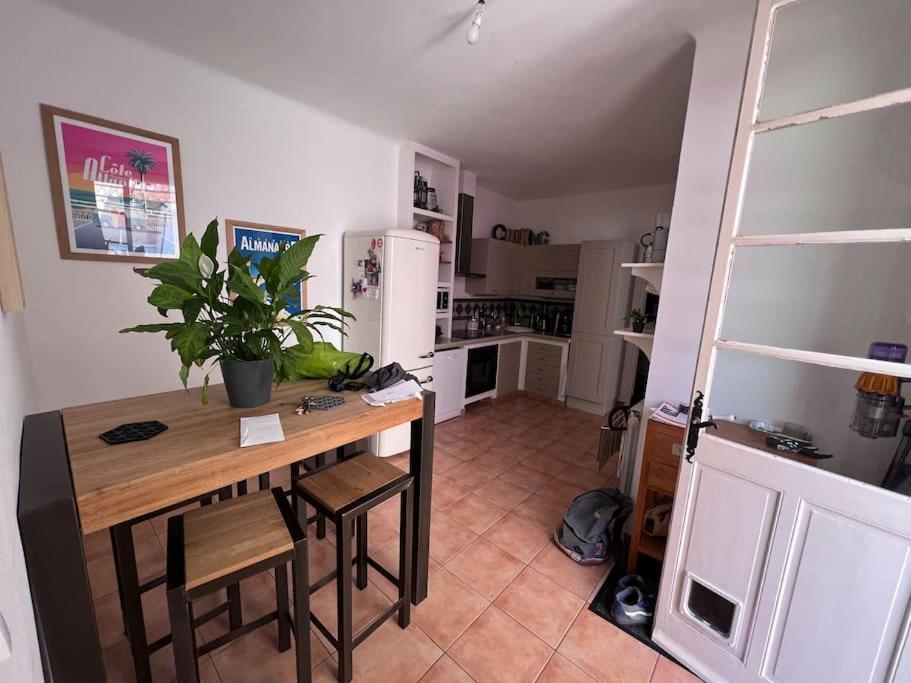 Maison Dans Les Rues Pietonnes Du Vieux Hyères Exterior foto